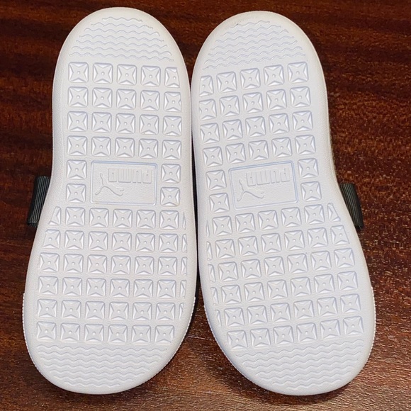 Toddler size 7 Puma sneakers - Picture 2 of 5